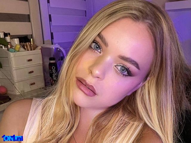 VelvetMiraa preview 1