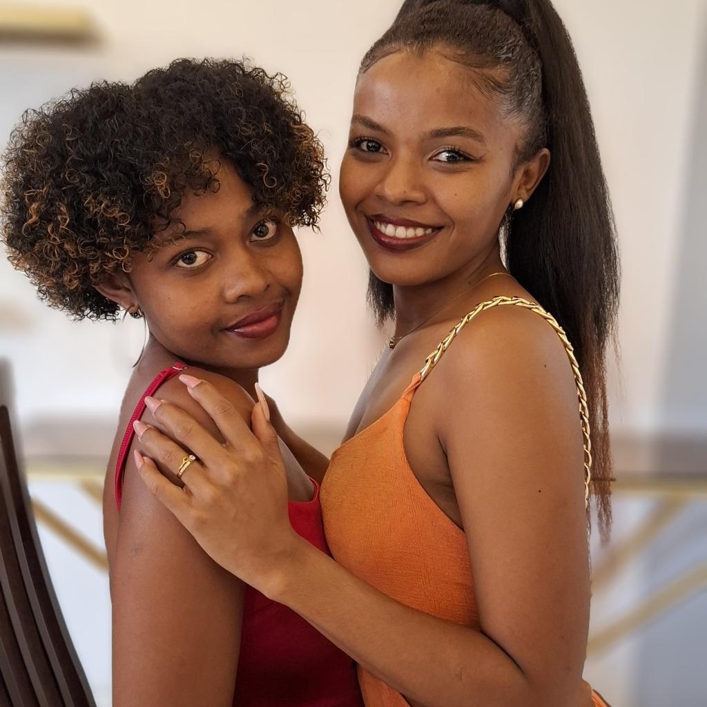 Duo Selena and Angella